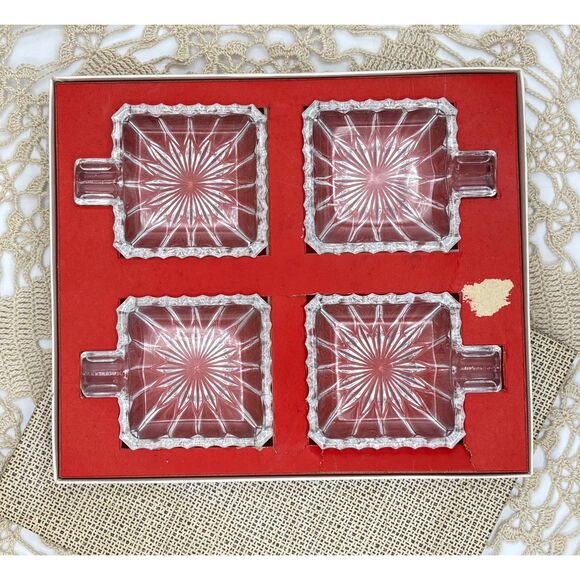 Set of Four MCM Crystal Vintage Lady's Personal Ashtrays - Picture 2 of 5